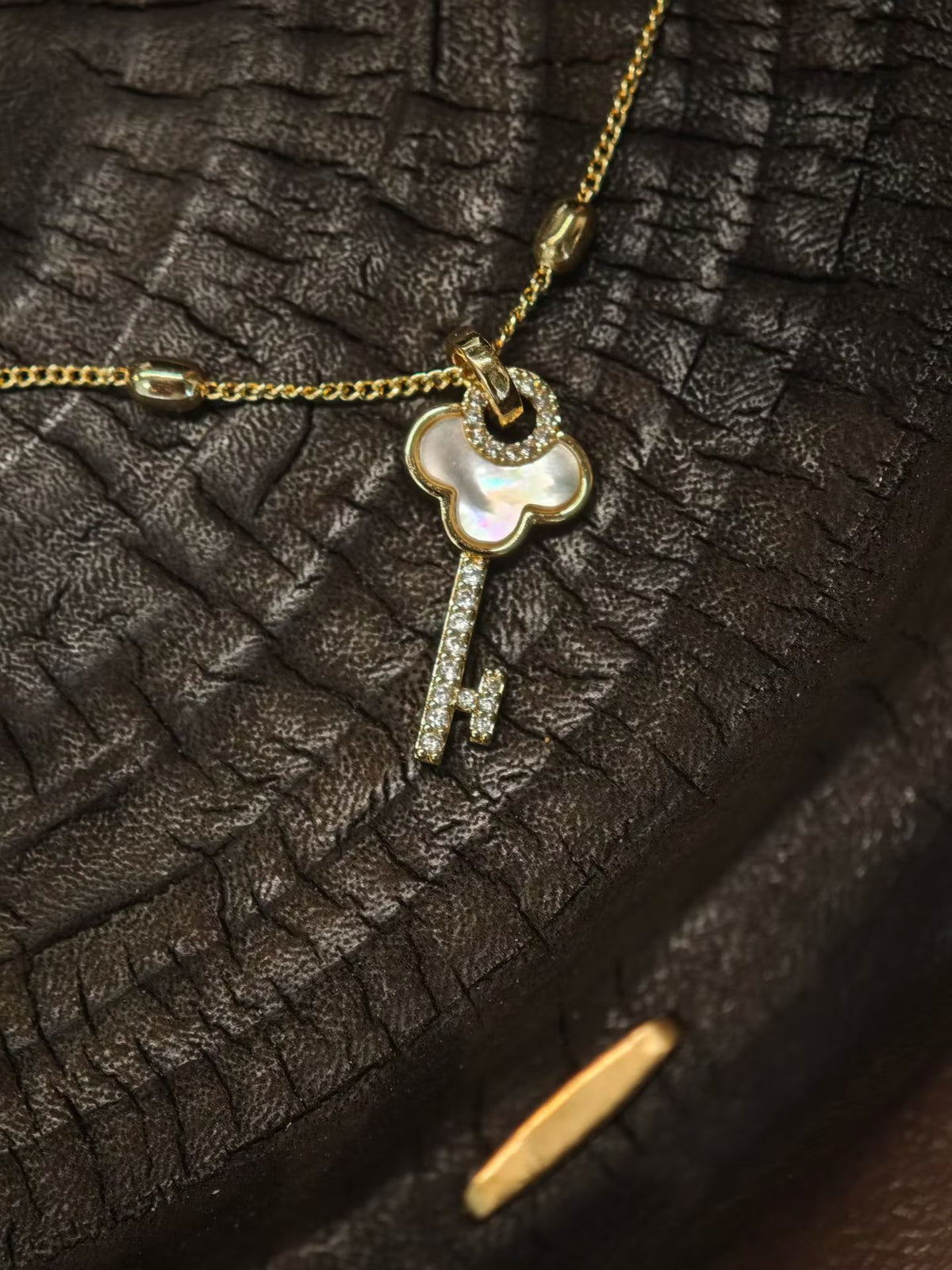 WalkTree | Awakening Tree Aromatic Shell Long Necklace · Abalone & White Shell Dual Texture